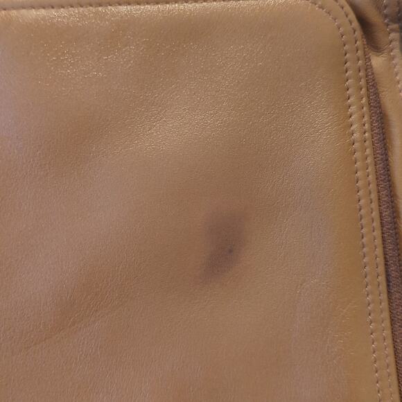 Levenger Business Tan Leather Briefcase with Crossbody Strap - Picture 7 of 15